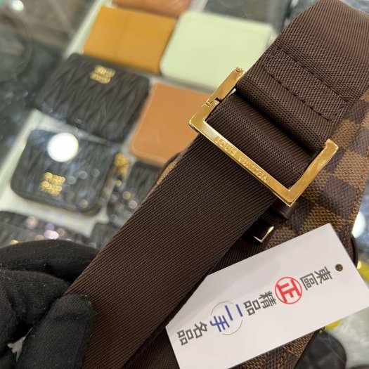 東區正精品㊣LV N51994 近全新咖啡色棋盤格咖格胸口包斜背包 RZ5755-9