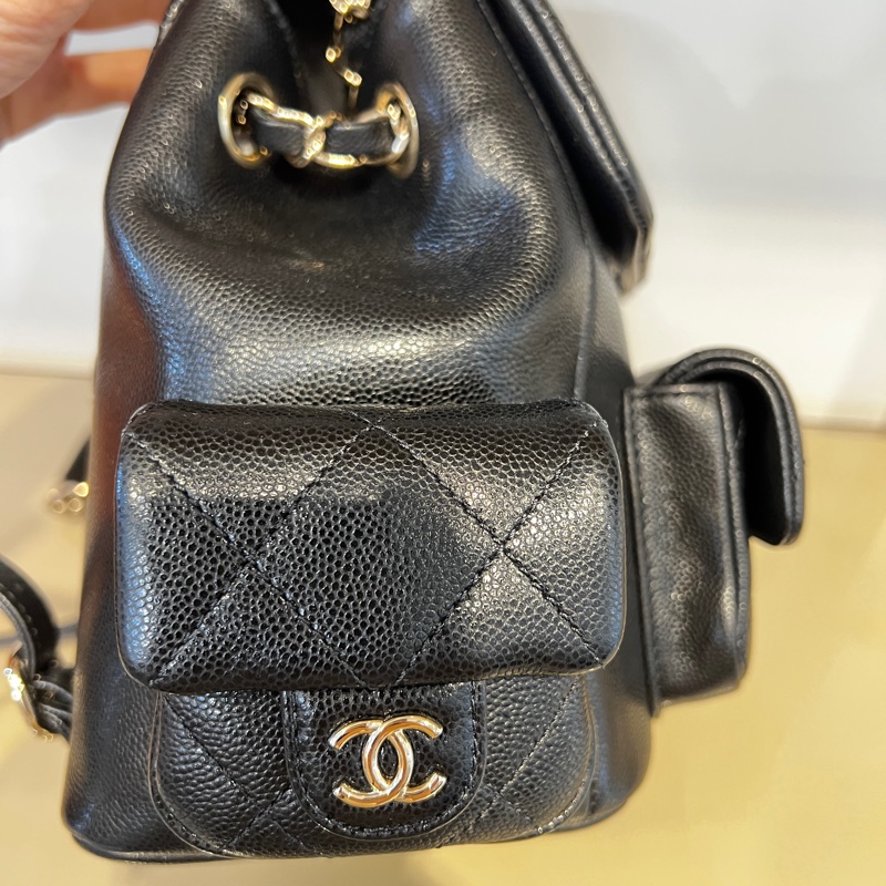 Chanel 黑荔枝牛皮Duma 中號淡金釦前口袋後背包AS4398-3