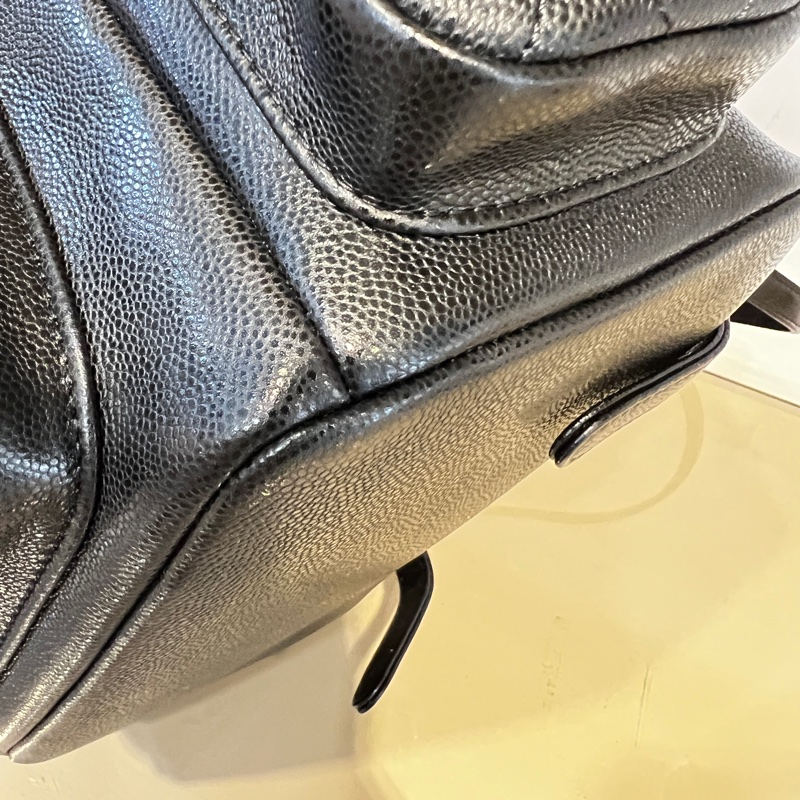 Chanel 黑荔枝牛皮Duma 中號淡金釦前口袋後背包AS4398-5