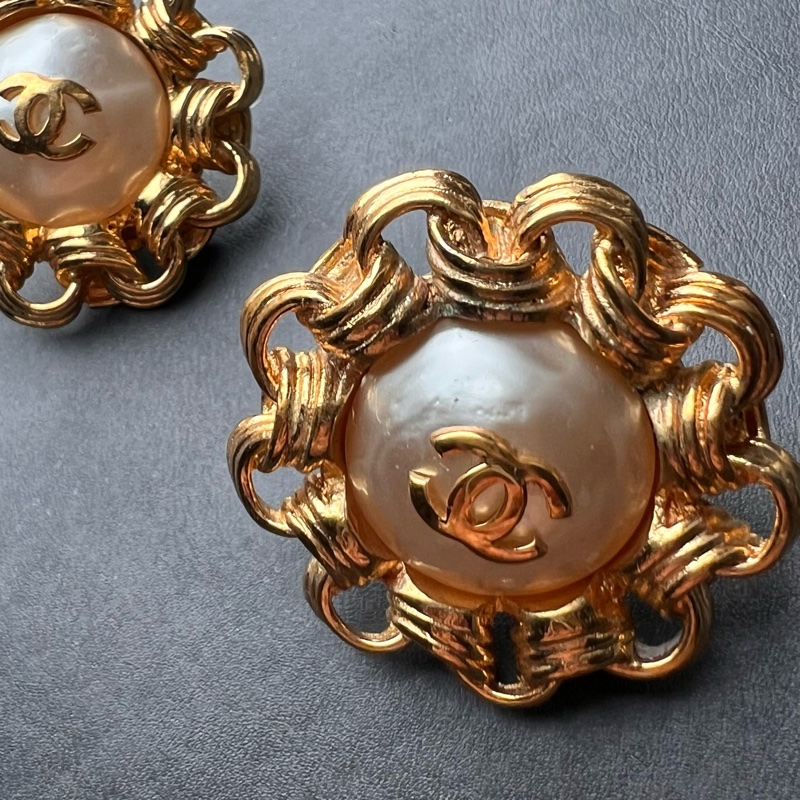 Chanel Vintage 復古太陽花珍珠 耳夾-1