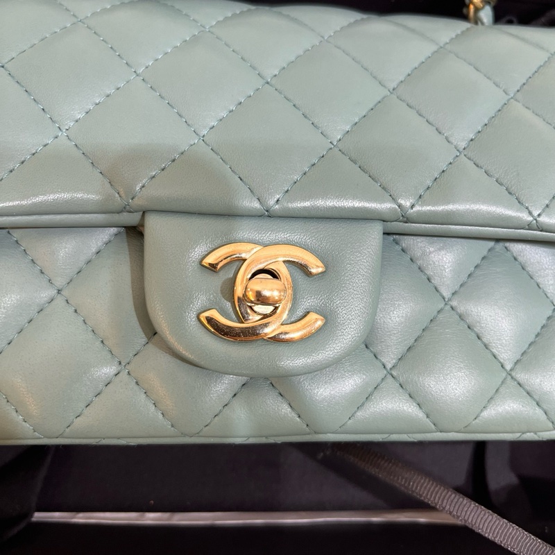 Chanel香奈兒藍綠色金扣羊皮CFmini鏈條包芯片款-10