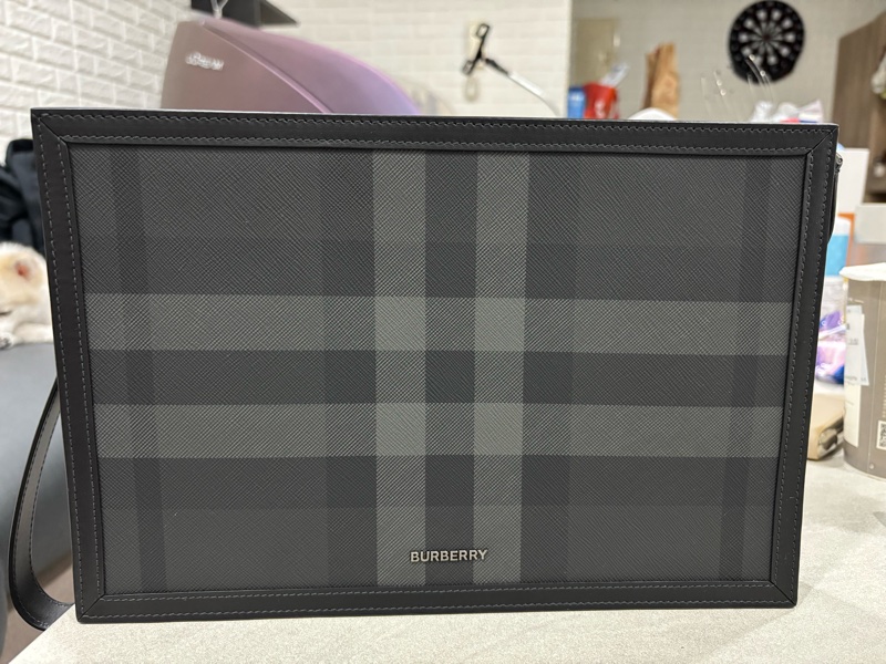 BURBERRY男士手拿包，近新閑置品，僅使用一次-0