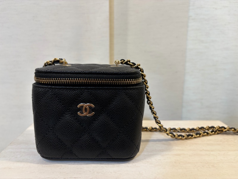 Chanel 黑荔枝牛皮金釦小方盒 AP1340-0