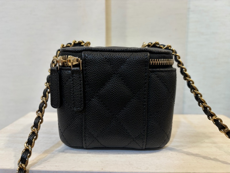 Chanel 黑荔枝牛皮金釦小方盒 AP1340-1