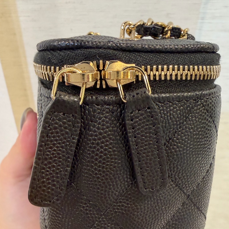 Chanel 黑荔枝牛皮金釦小方盒 AP1340-8