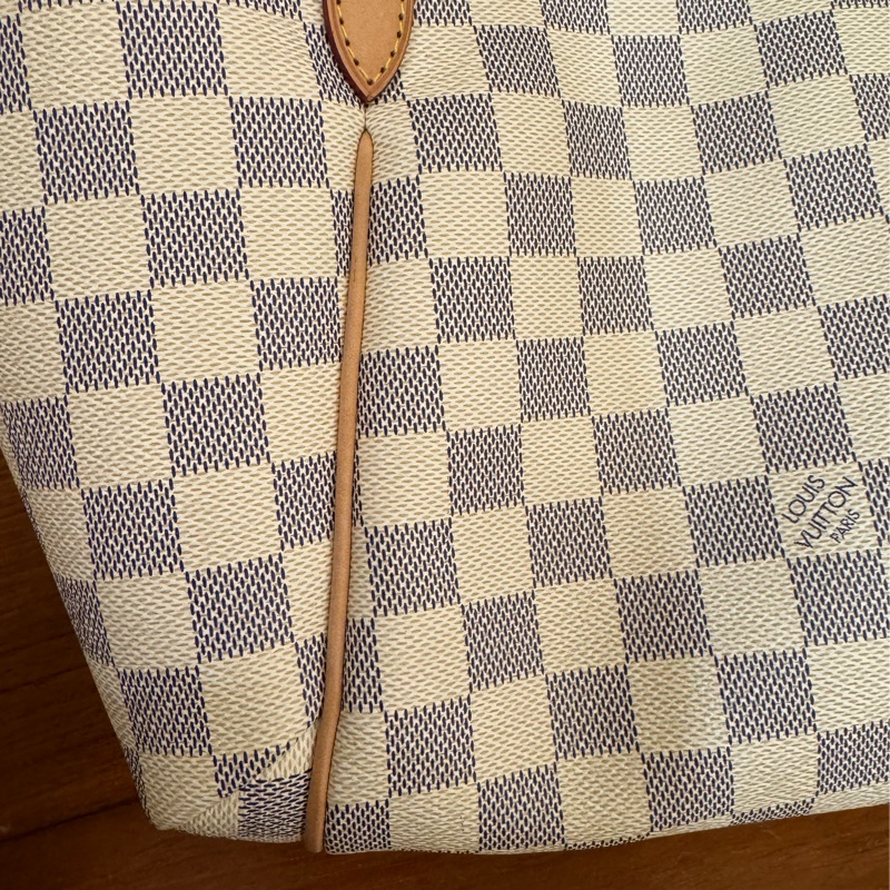 LV白棋盤格側邊雙口袋肩背包-13