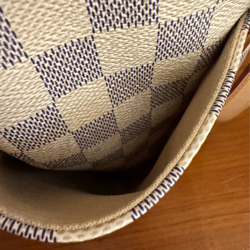 LV白棋盤格側邊雙口袋肩背包-19