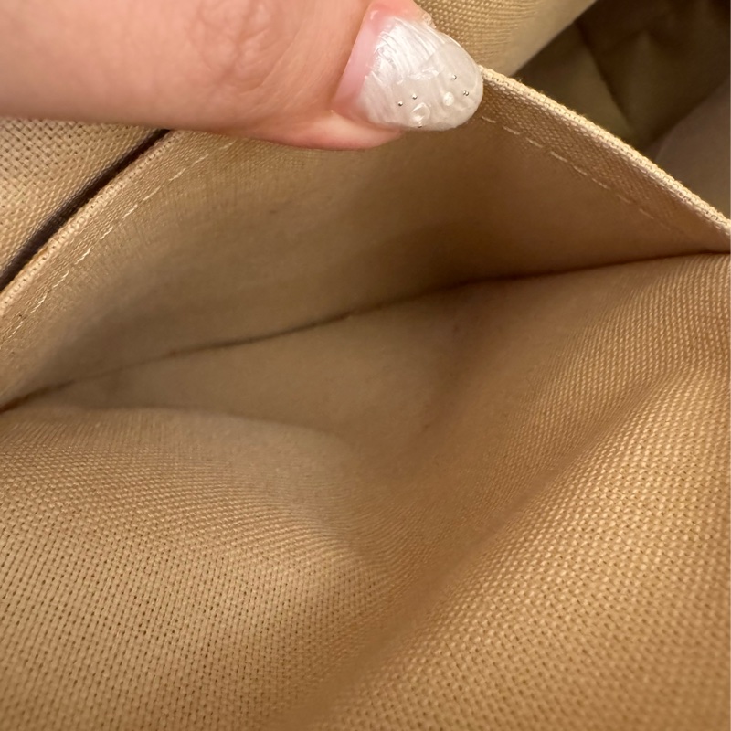 LV白棋盤格側邊雙口袋肩背包-33