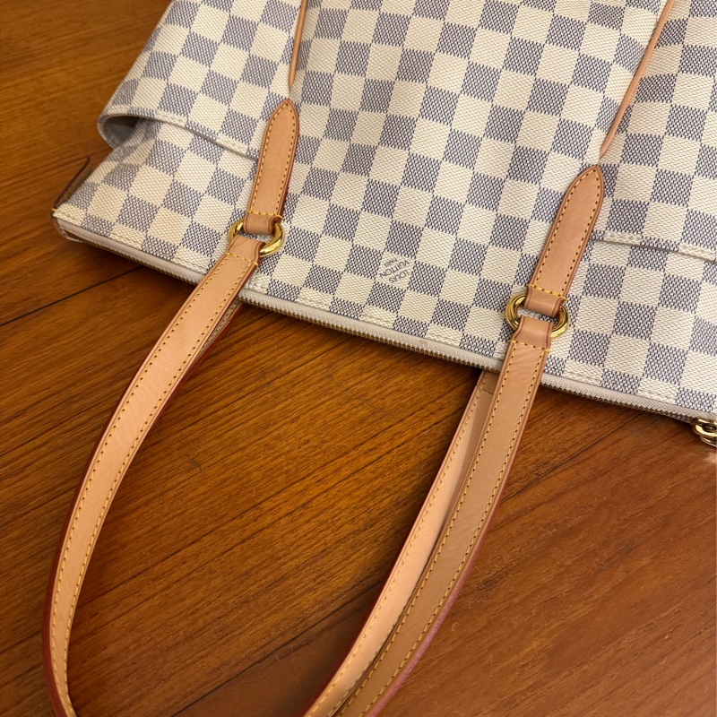 LV白棋盤格側邊雙口袋肩背包-43