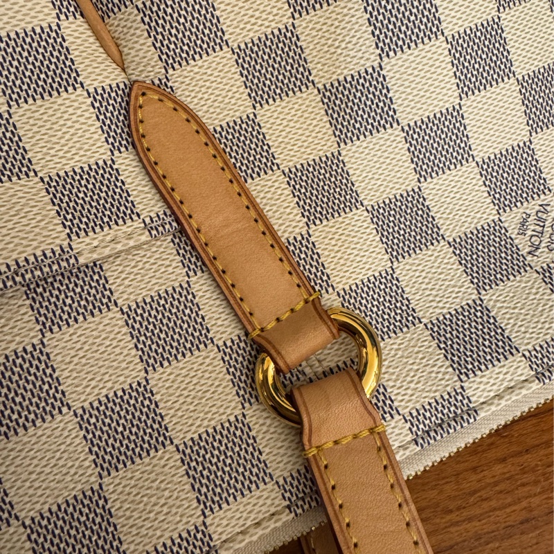 LV白棋盤格側邊雙口袋肩背包-44