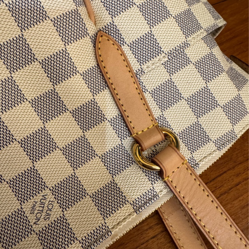 LV白棋盤格側邊雙口袋肩背包-45