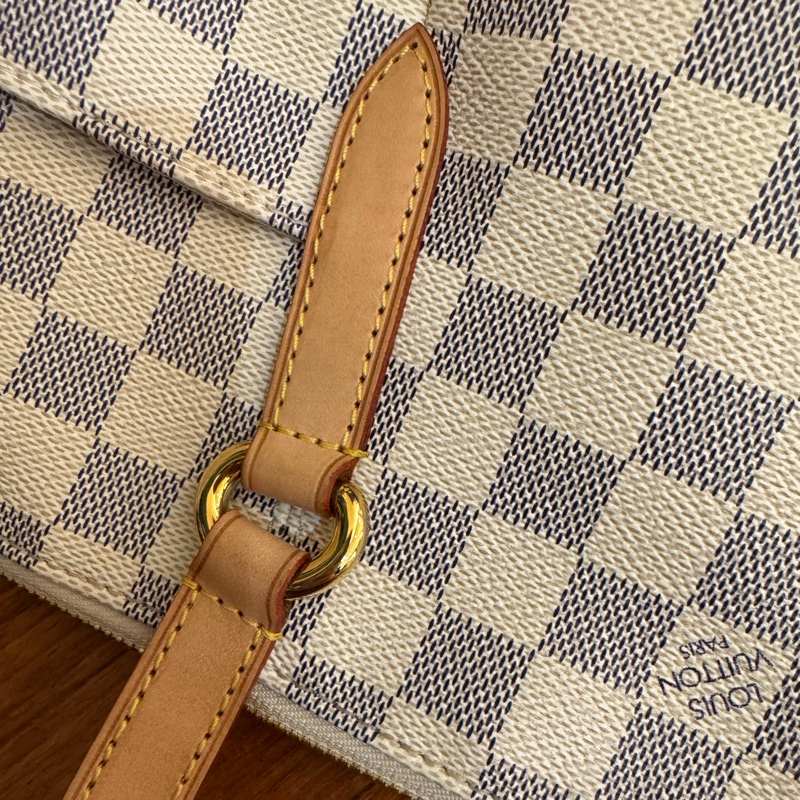 LV白棋盤格側邊雙口袋肩背包-50