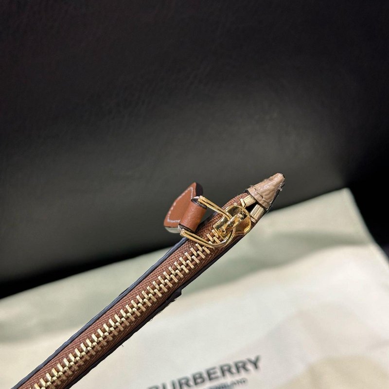 💎Han's house精品服飾💎Burberry 小牛皮 零錢包  卡夾13X8CM 義 原價11800-4