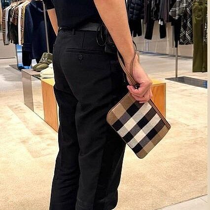 💎Han's house精品服飾💎Burberry 格紋 手拿包-2