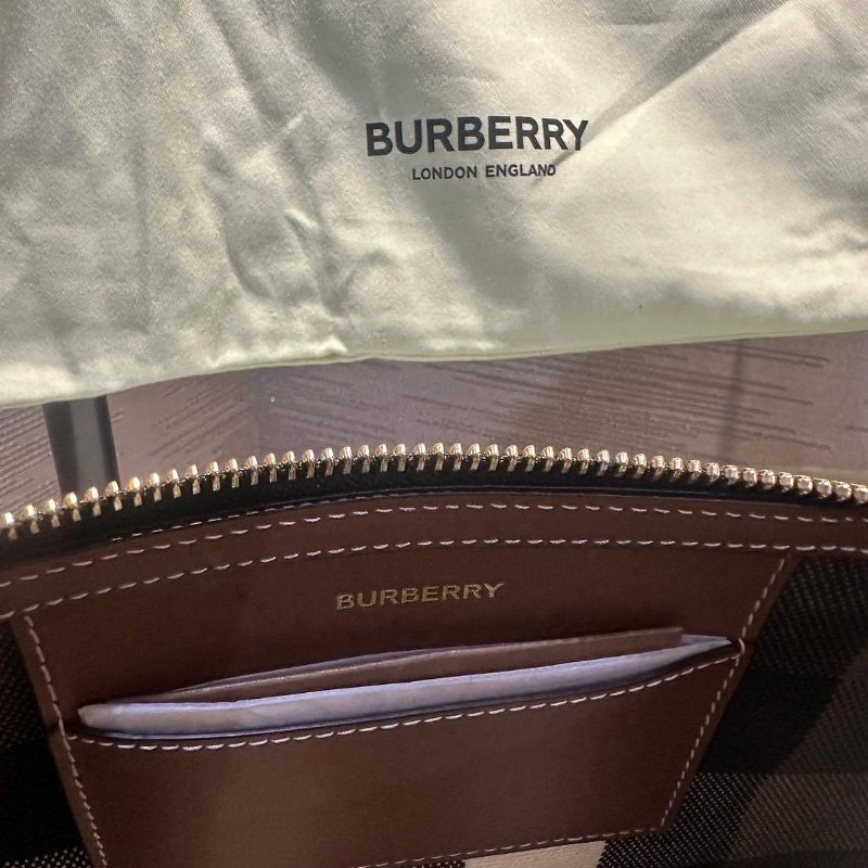 💎Han's house精品服飾💎Burberry 格紋 手拿包-5
