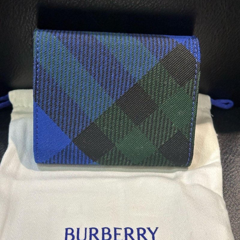💎Han's house精品服飾💎BURBERRY 格紋 羊皮 二折 短夾 現貨 原價20000-7