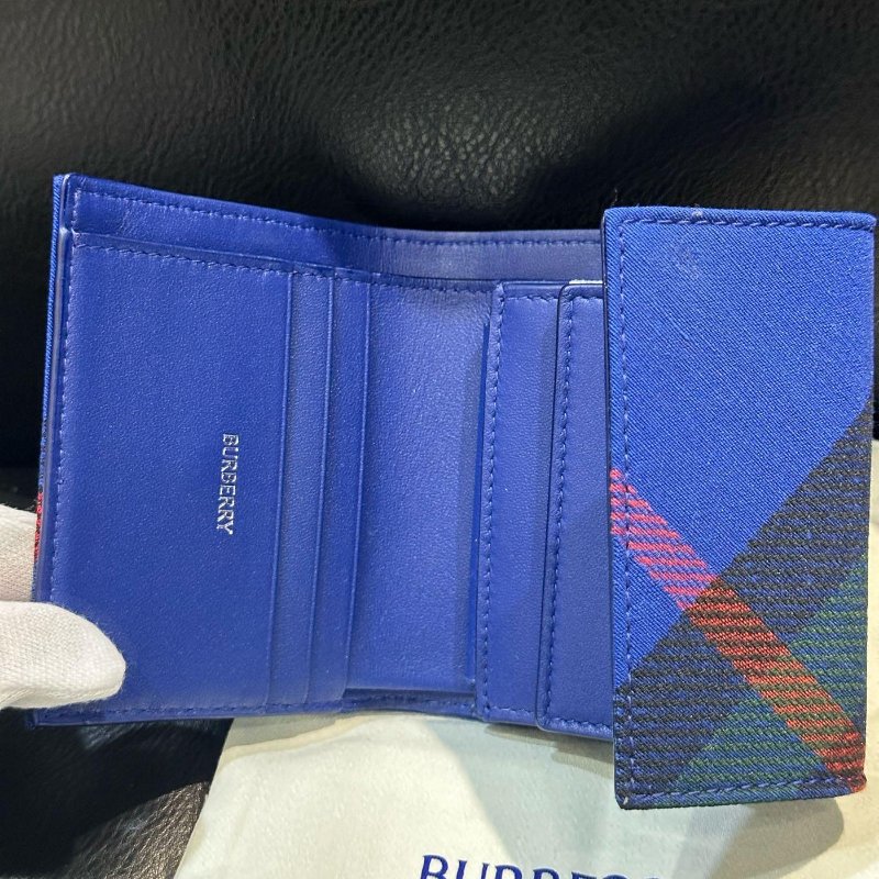 💎Han's house精品服飾💎BURBERRY 格紋 羊皮 二折 短夾 現貨 原價20000-8