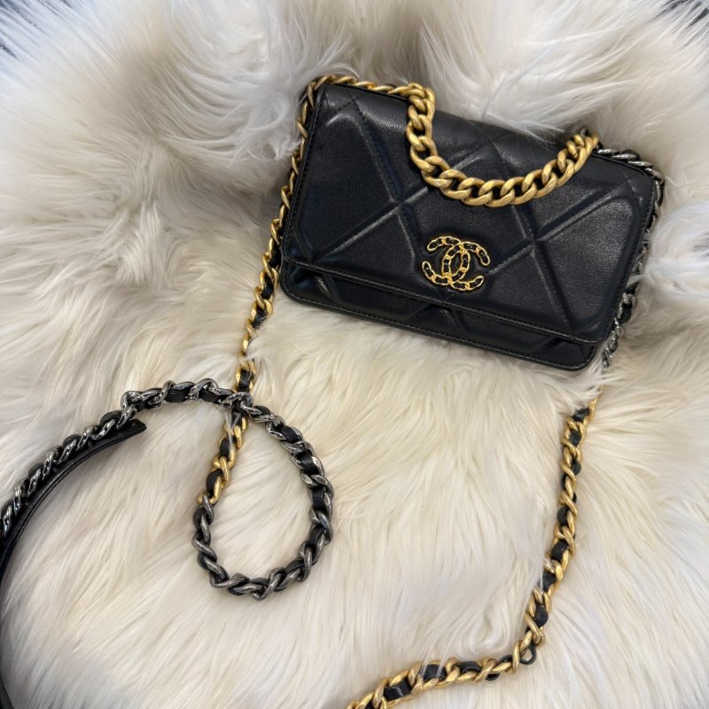 香奈兒 19 woc 黑色金釦斜肩包-0