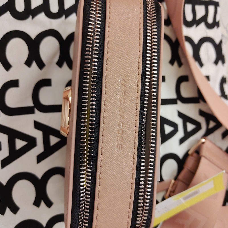 MARC JACOBS (玫瑰金)雙拉鍊相機包-2