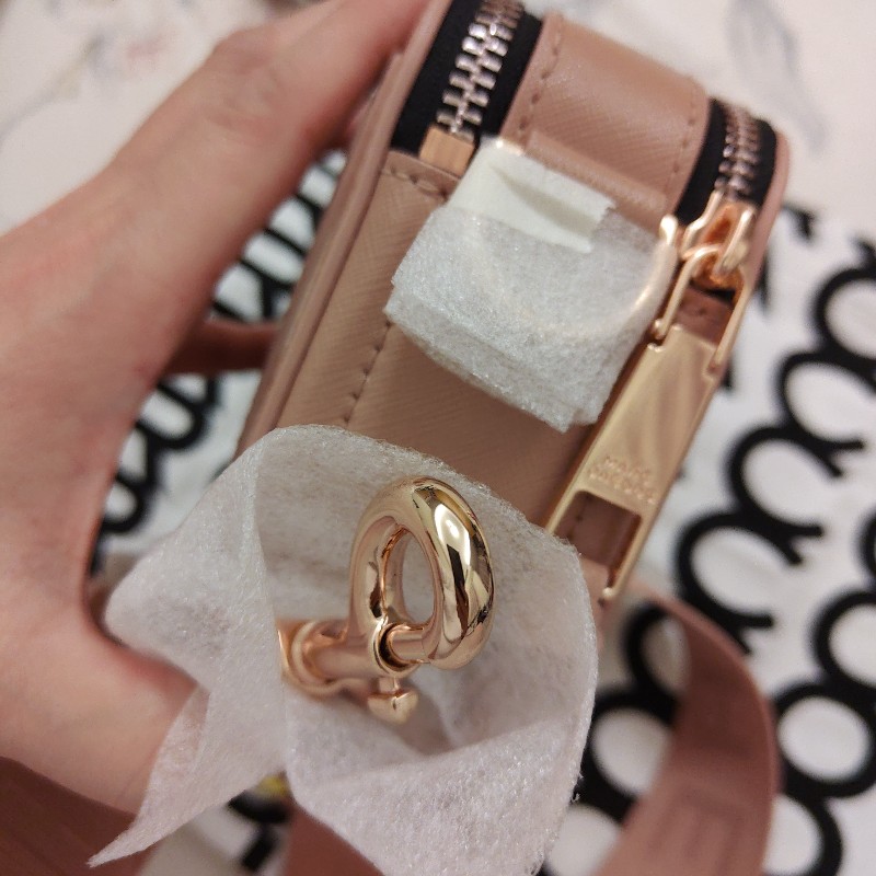 MARC JACOBS (玫瑰金)雙拉鍊相機包-6