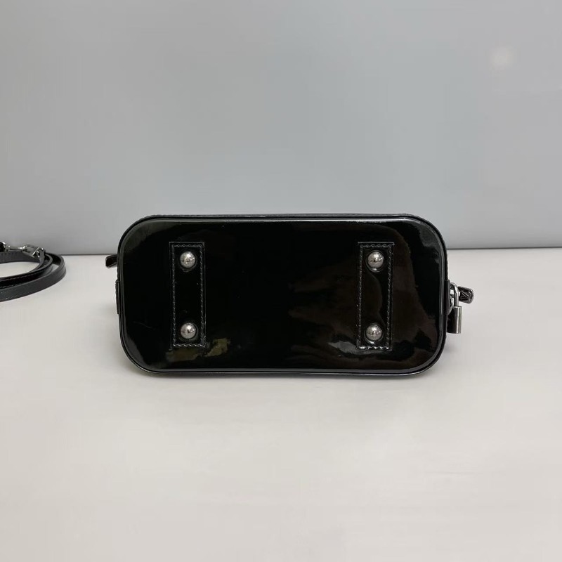 LV路易威登Alma bb黑色漆皮貝殼包 手提包 肩背包-4