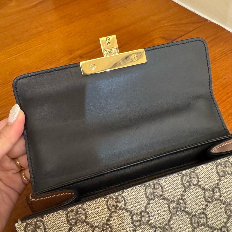 Gucci黑/咖皮革拼pvc padlock斜背包-21