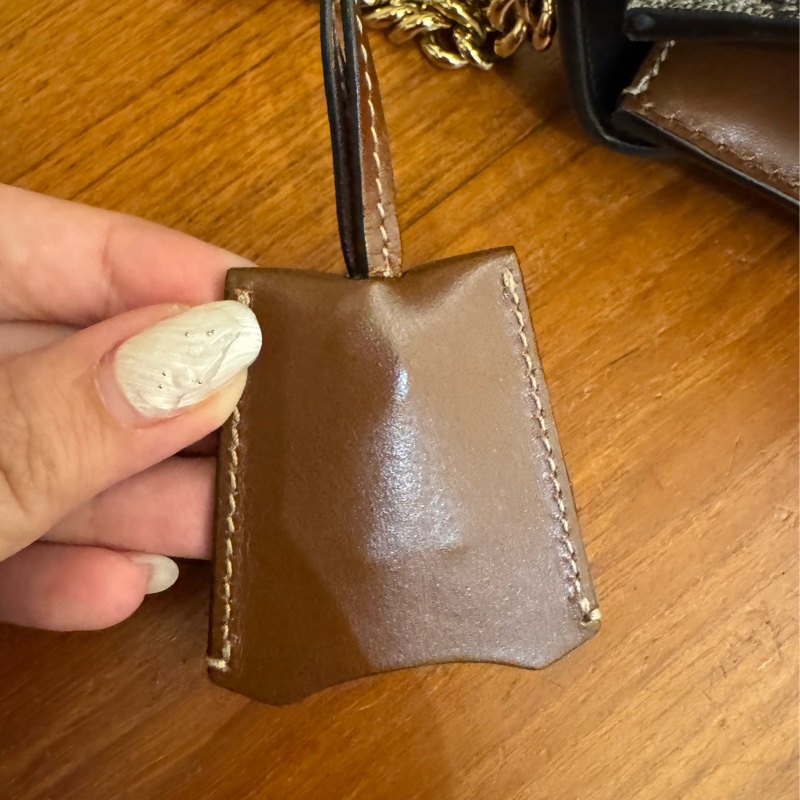 Gucci黑/咖皮革拼pvc padlock斜背包-52