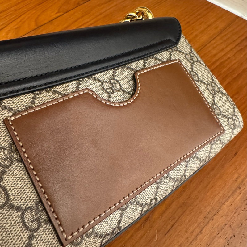 Gucci黑/咖皮革拼pvc padlock斜背包-57