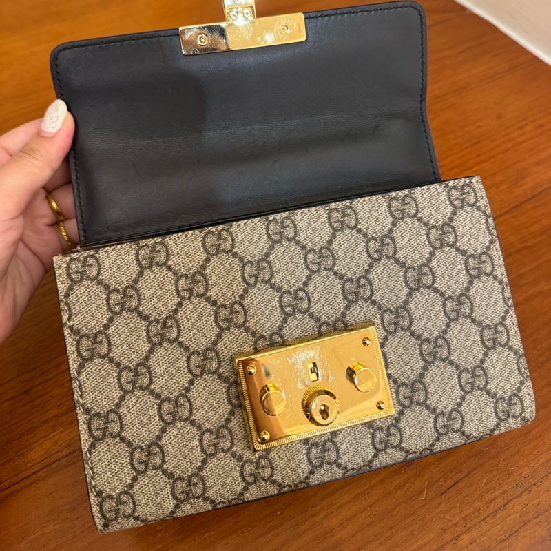 Gucci黑/咖皮革拼pvc padlock斜背包-60