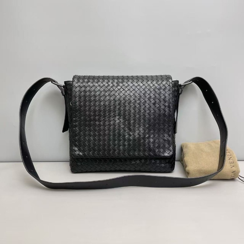 BV葆蝶家 男士 黑色全皮編織郵差包 斜背包肩背包-0