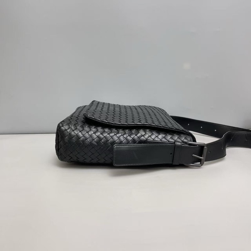 BV葆蝶家 男士 黑色全皮編織郵差包 斜背包肩背包-2