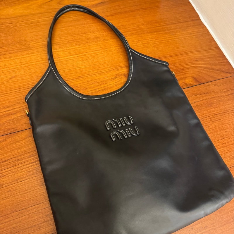 MiuMiu黑色lVY托特包-0