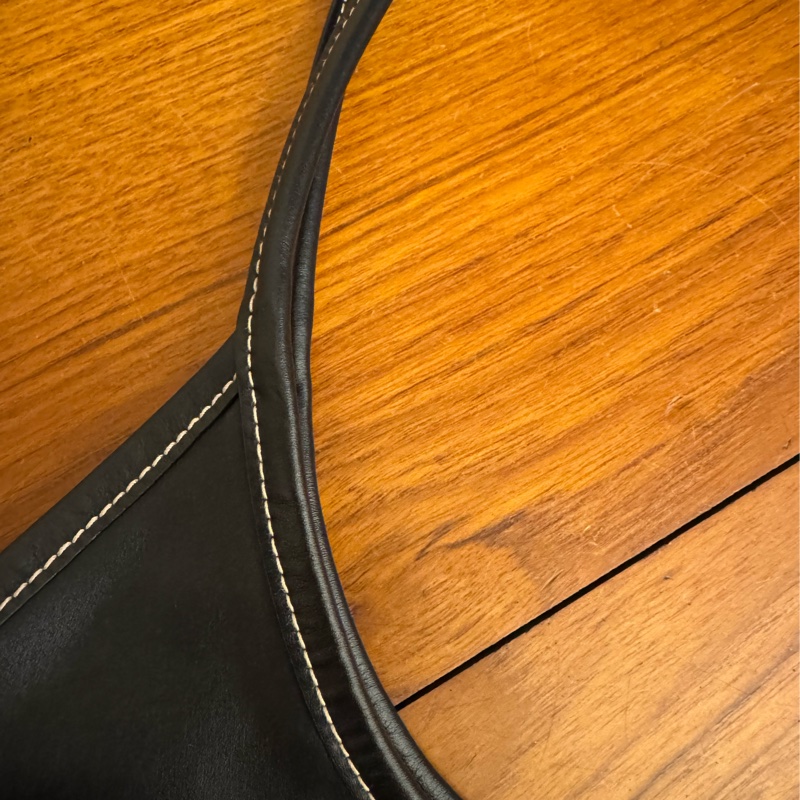 MiuMiu黑色lVY托特包-12