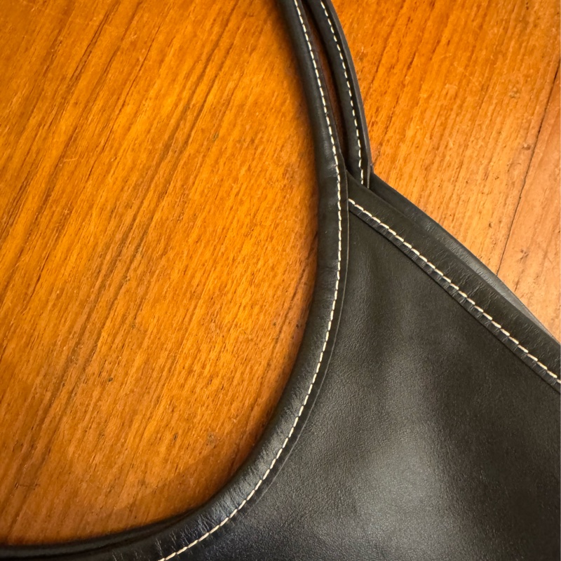 MiuMiu黑色lVY托特包-14