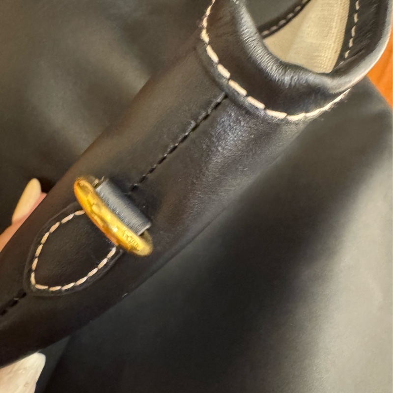 MiuMiu黑色lVY托特包-35