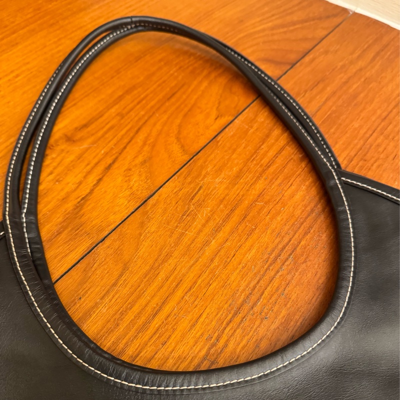 MiuMiu黑色lVY托特包-36