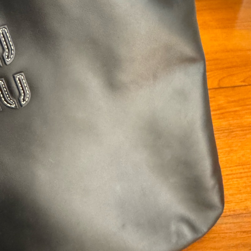 MiuMiu黑色lVY托特包-34