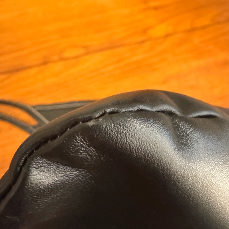 MiuMiu黑色lVY托特包-35