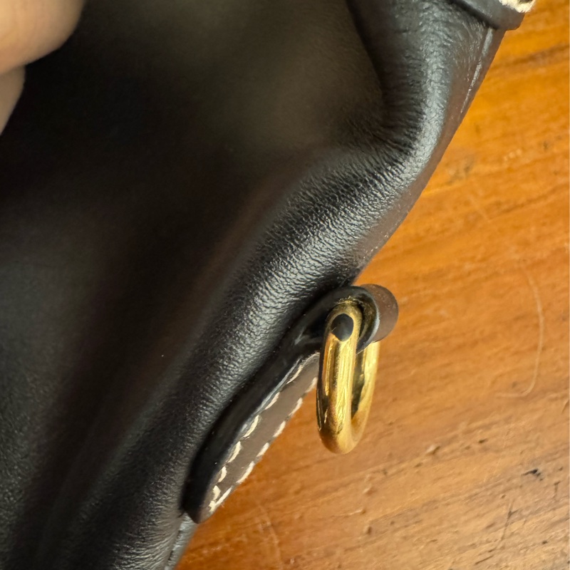 MiuMiu黑色lVY托特包-37