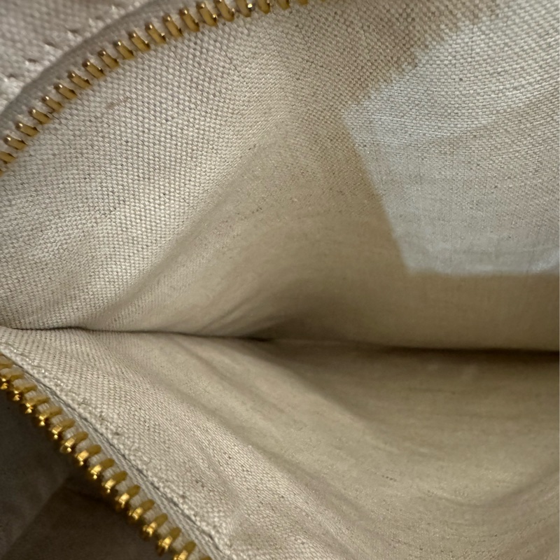 MiuMiu黑色lVY托特包-41