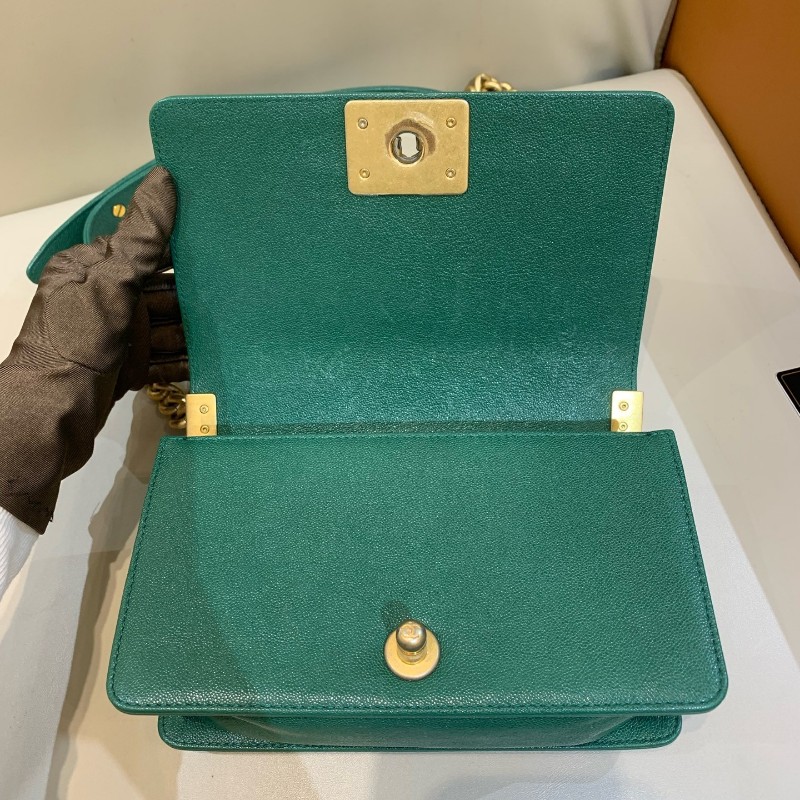 CHANEL leboy小號V紋荔枝牛皮翡翠綠復古金扣-6