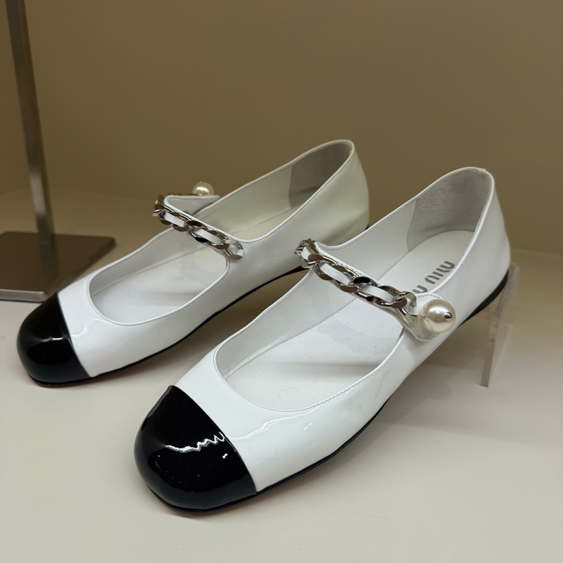 miumiu 白色黑方頭娃娃鞋 🤍盒子/37.5-1