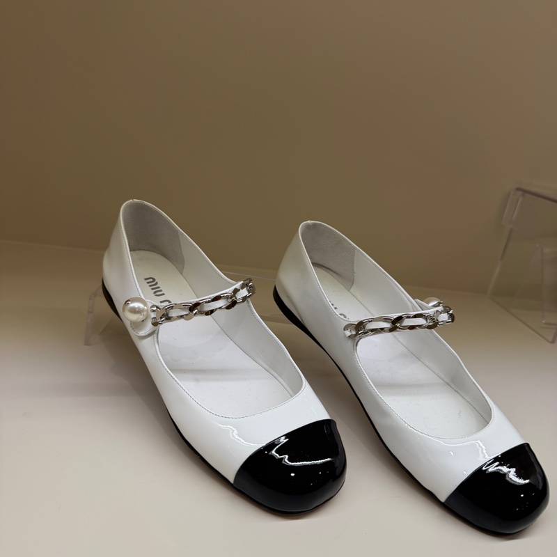 miumiu 白色黑方頭娃娃鞋 🤍盒子/37.5-2