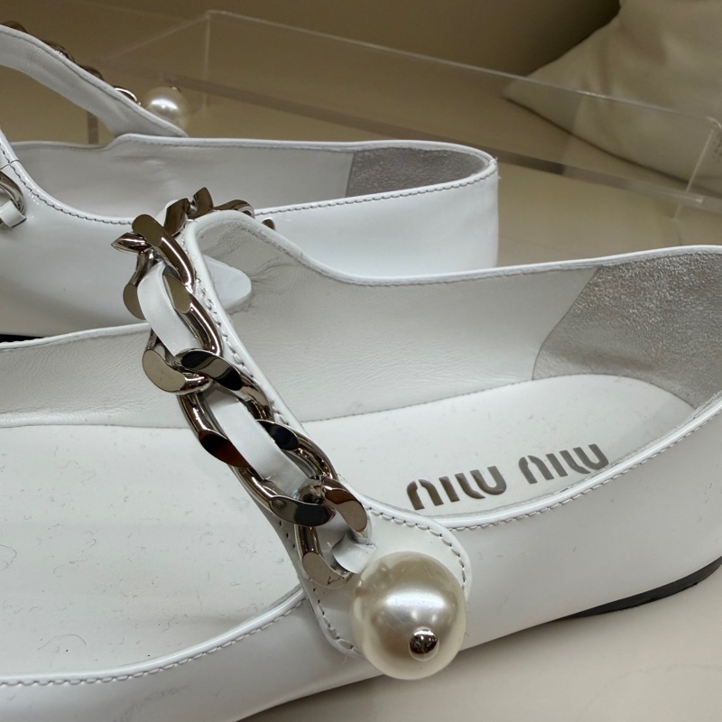 miumiu 白色黑方頭娃娃鞋 🤍盒子/37.5-4