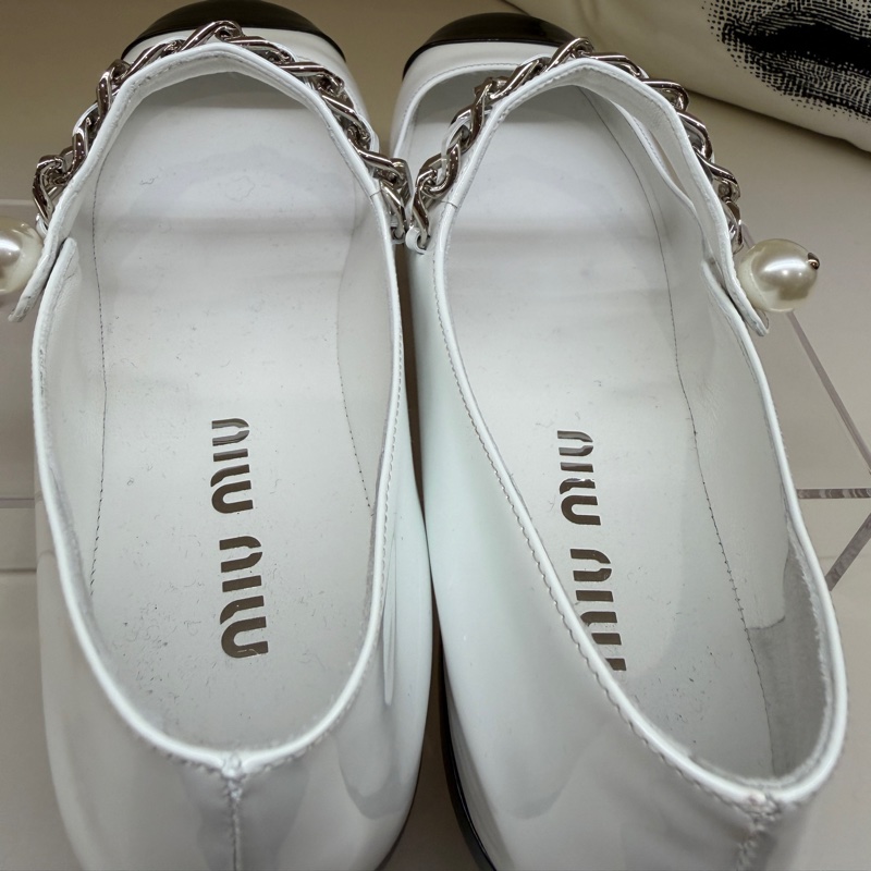 miumiu 白色黑方頭娃娃鞋 🤍盒子/37.5-11