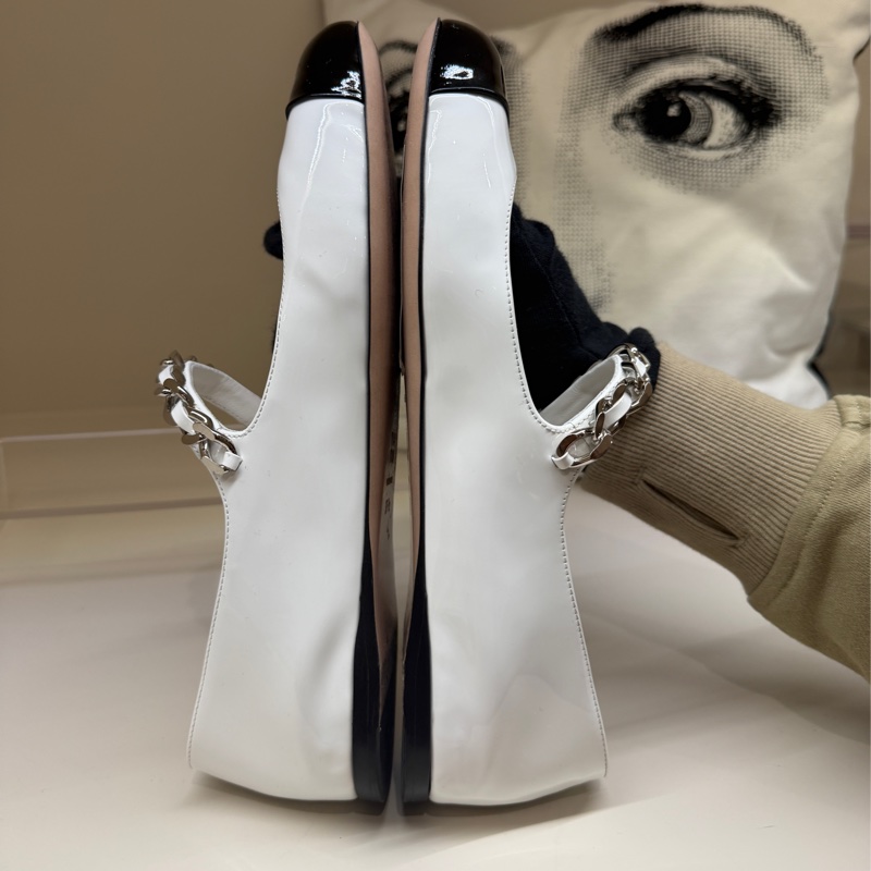 miumiu 白色黑方頭娃娃鞋 🤍盒子/37.5-12