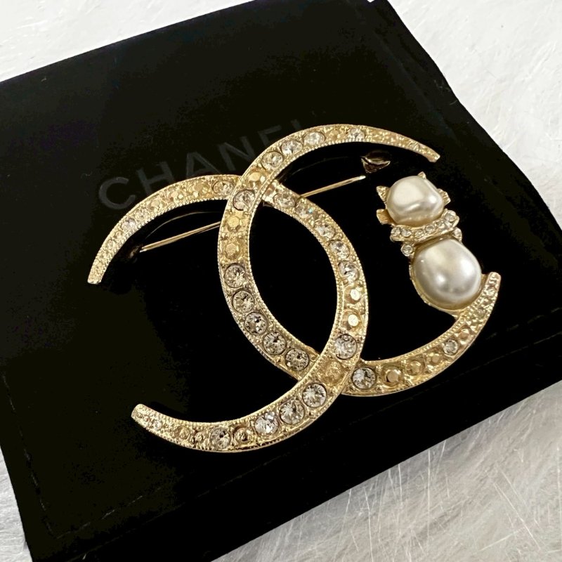 全新香奈兒 CHANEL雙C款貓咪水鑽金色珍珠胸針 (盒+購證全)-2