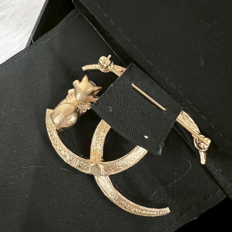 全新香奈兒 CHANEL雙C款貓咪水鑽金色珍珠胸針 (盒+購證全)-3