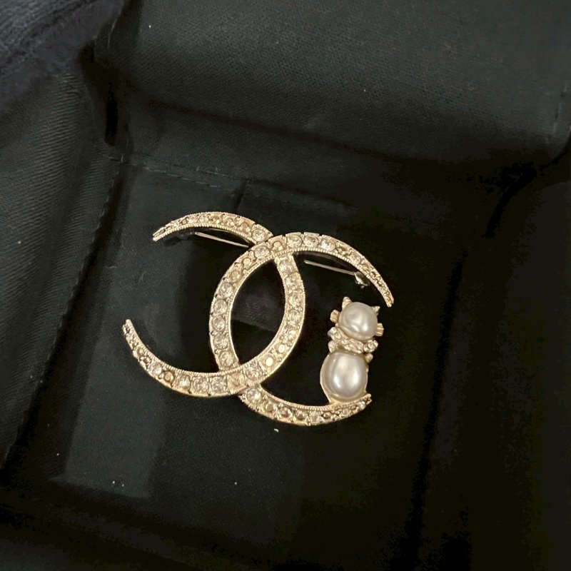 全新香奈兒 CHANEL雙C款貓咪水鑽金色珍珠胸針 (盒+購證全)-5