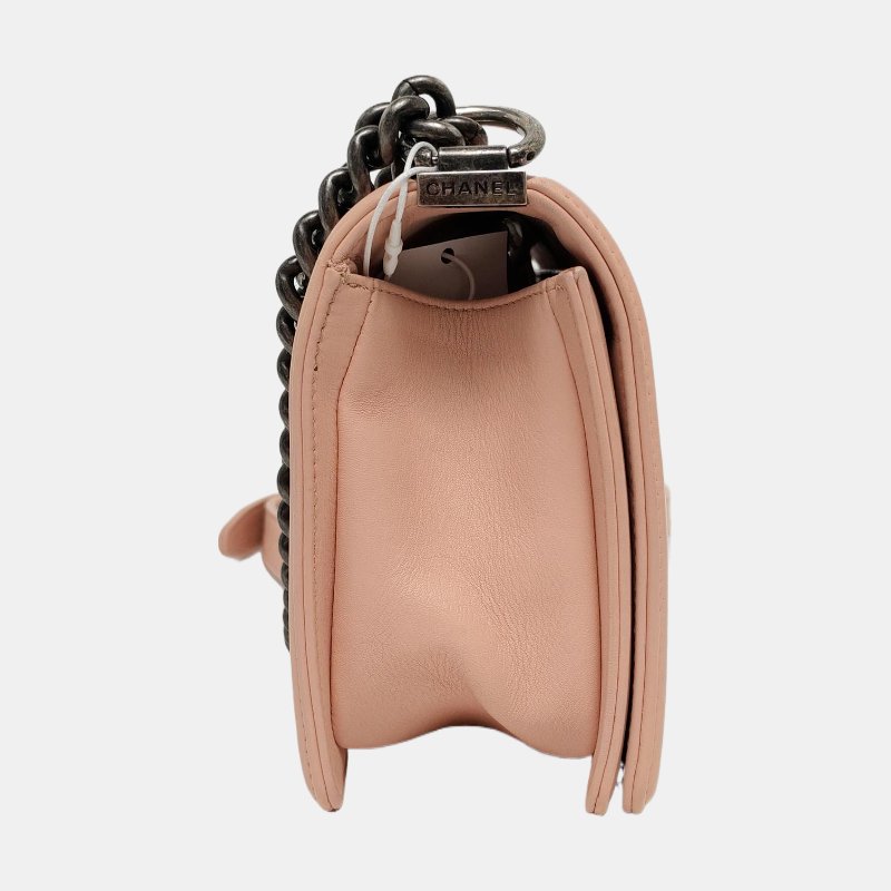 CHANEL BOY 中號 淺粉色萎格紋肩背包斜背包 釕色五金-3